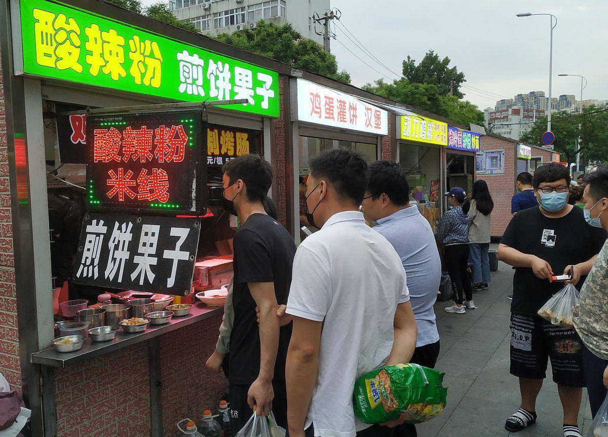 肉丸摊主:正大光明摆地摊,如今我很心安,再也不用怕城管了