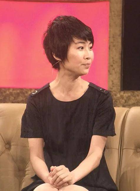 康辉回归《新闻联播》,"消失"130天的日子里他干了两件大事_刘雅洁