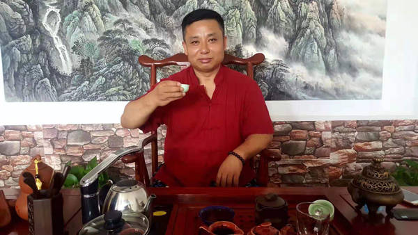 王现宾,河北保定人,别署束易轩,束月轩主人,艺名路