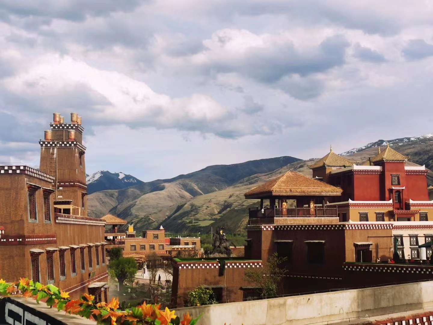 遇见青藏:甘孜县格萨尔王城风韵