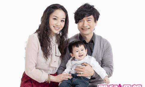 54岁黄舒骏再当爸,小24岁妻子二胎得女凑成"好"字