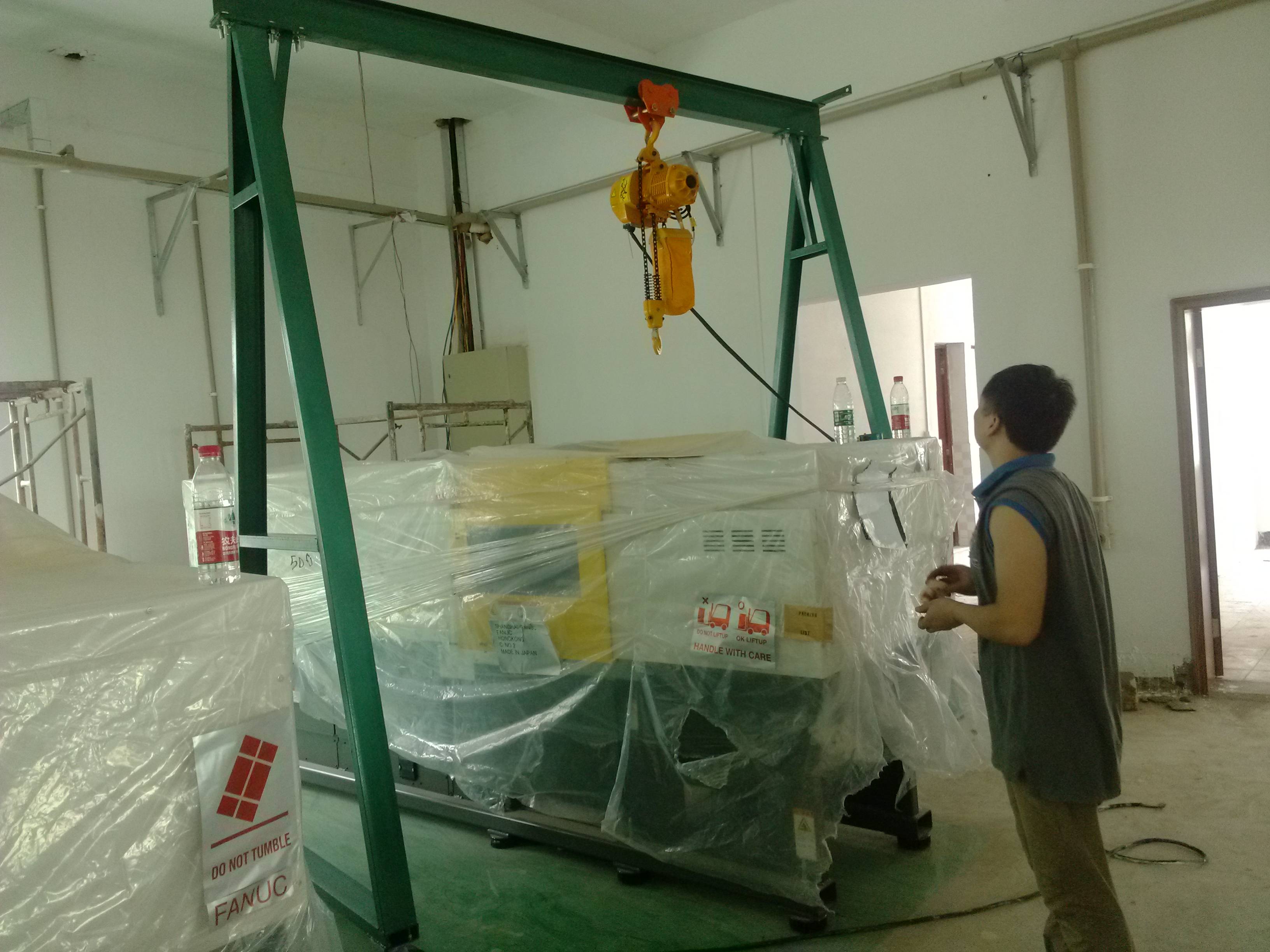 小型门式起重机结构特点