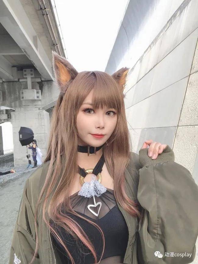 明日方舟夏日天火的泳装cos