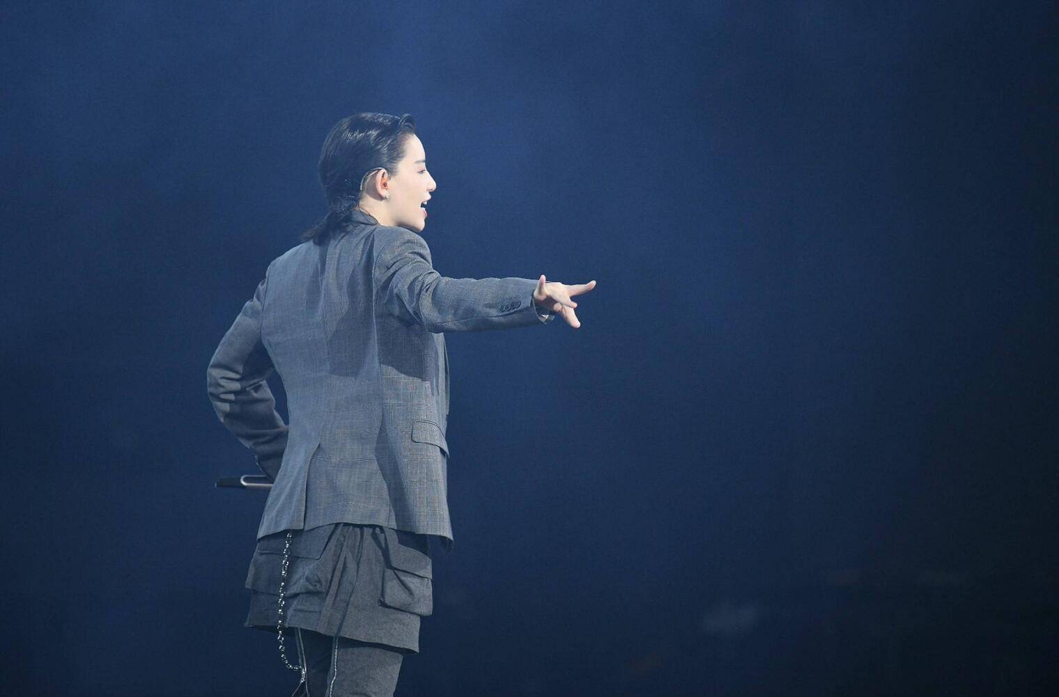 靠《好声音》走红,是那英战队得力学员,今被知名导演宠成公主_李嘉格