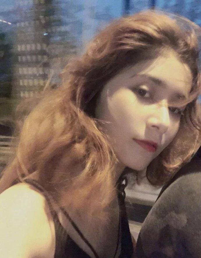 脱口秀演员卡姆与女友吸毒被捕,二人大量生活照曝光