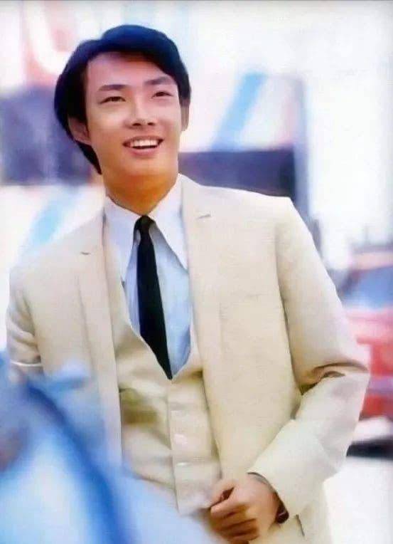 感恩的费玉清姐姐资助他逐梦带他出道他成名后帮姐姐还债40年