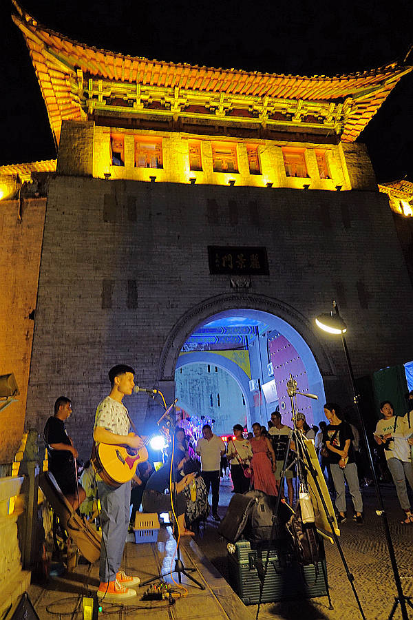 洛阳丽景门夜八点