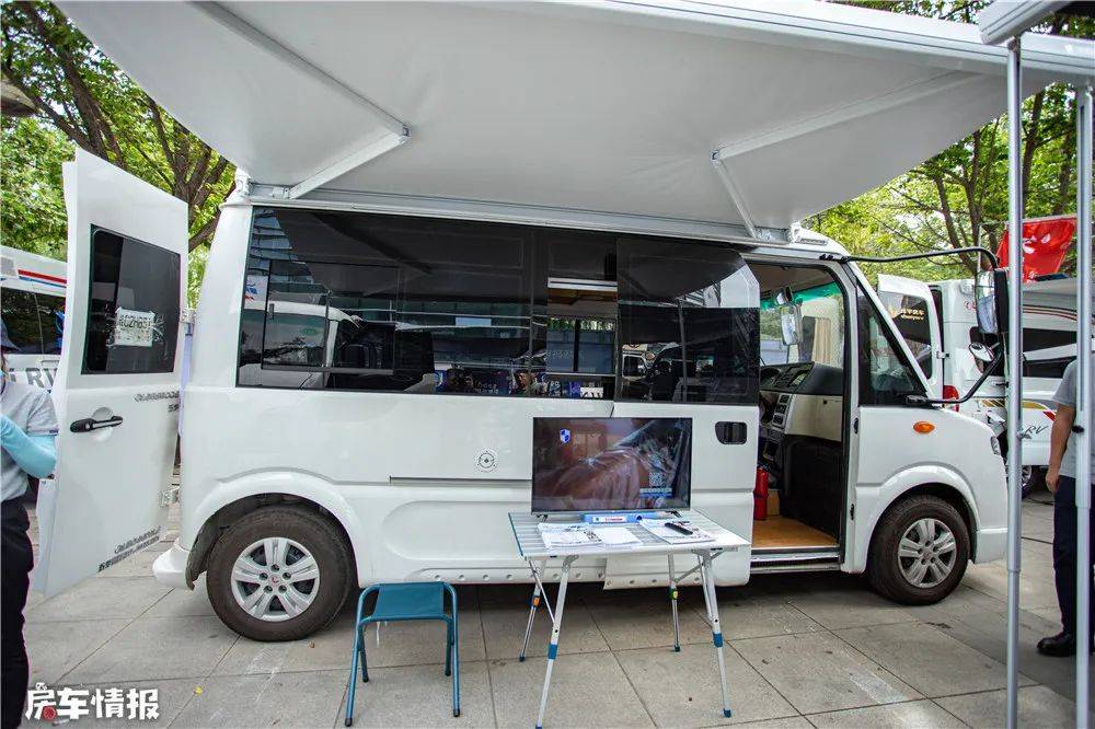 不到16万五菱宏光房车,用1.8l汽油机,生活设施不缺适合2口旅行