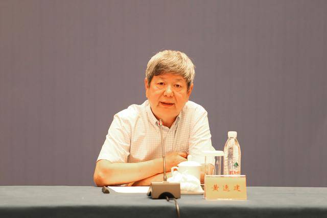 中国社会科学院工业经济研究所研究员,中国企业管理研究会会长黄速建