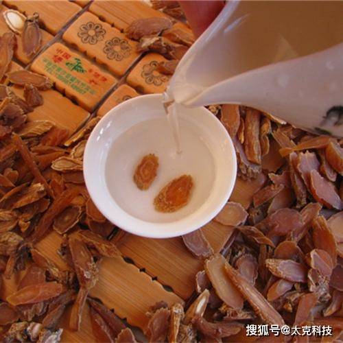 你也是水中贵族?不,我只是红参泡水