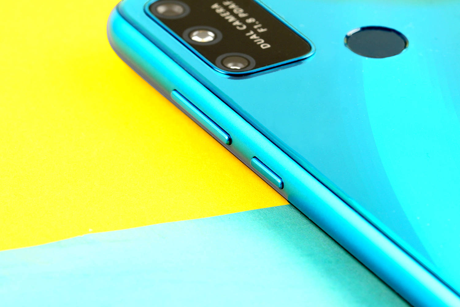 e开箱:荣耀畅玩9a,这个后盖渐变有点"硬核"