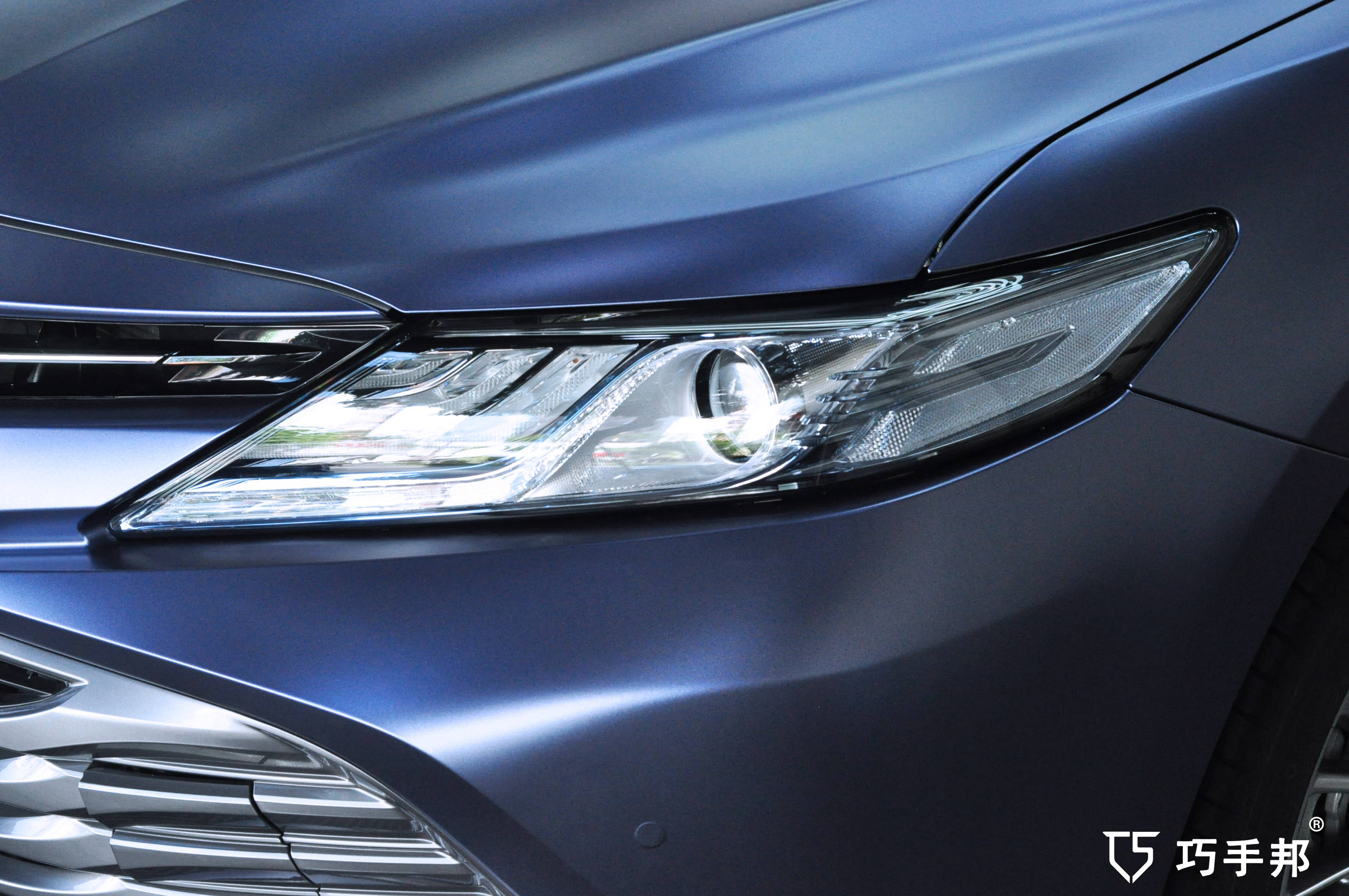 丰田凯美瑞装贴改色膜电光午夜蓝巧手邦