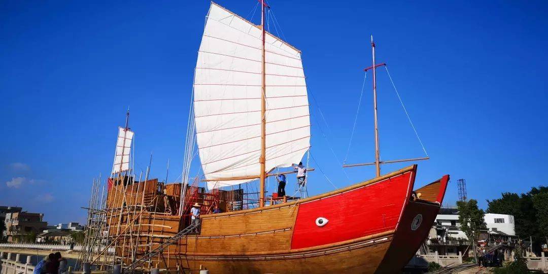 红头船是指船头刷着朱红色的船,是清朝时期潮州与南洋(东南亚一带)