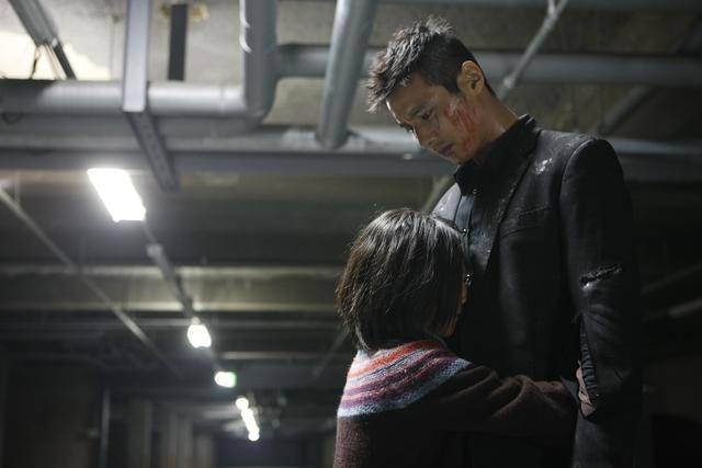 你知道韩国大叔的出处吗这部电影告诉你电影中的最强大叔