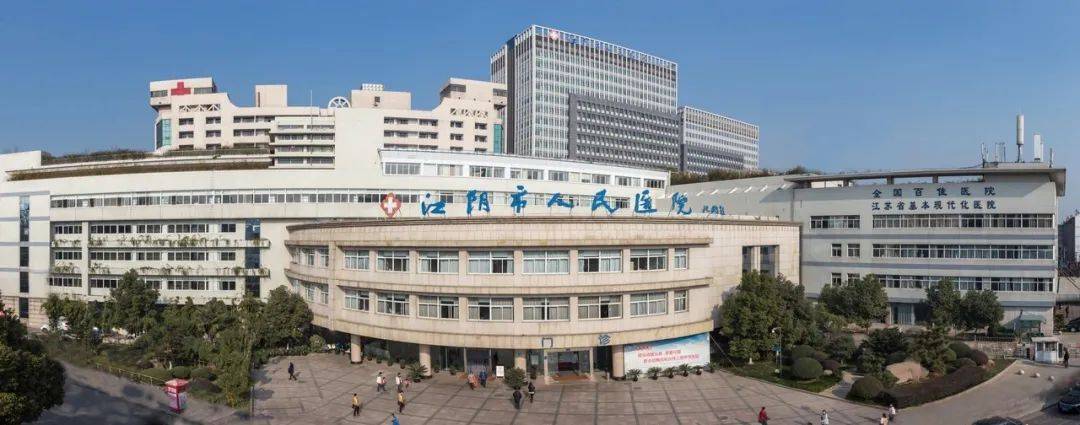 前段时间,江阴市人民医院接诊了一名24岁的肠癌患者小谢(化名)