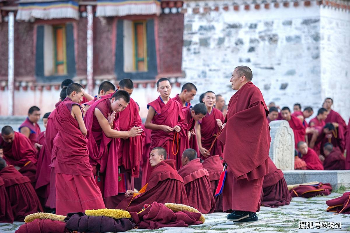 原创直击拉卜楞寺的辩经现场,藏区旅行必看的人文景观,相当震撼