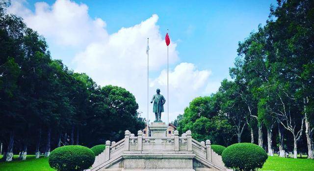 孙中山先生曾创立了一文一武两所学校:武有黄埔军校,文有中山大学,说