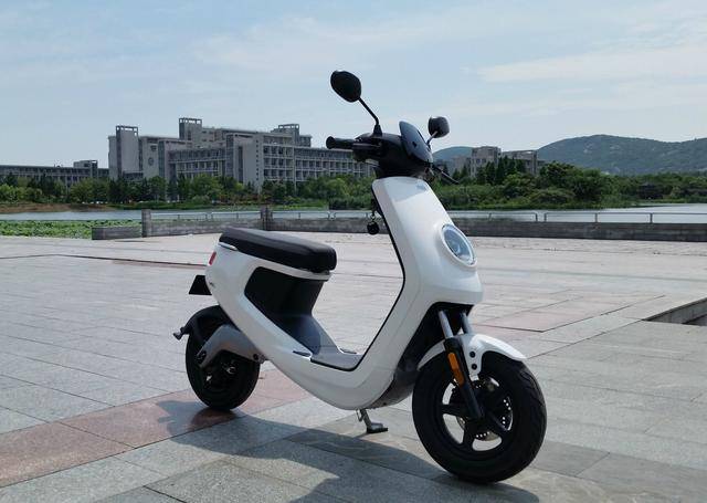 小米智能电动车问世充一次电可以跑120公里价格才是最大亮点