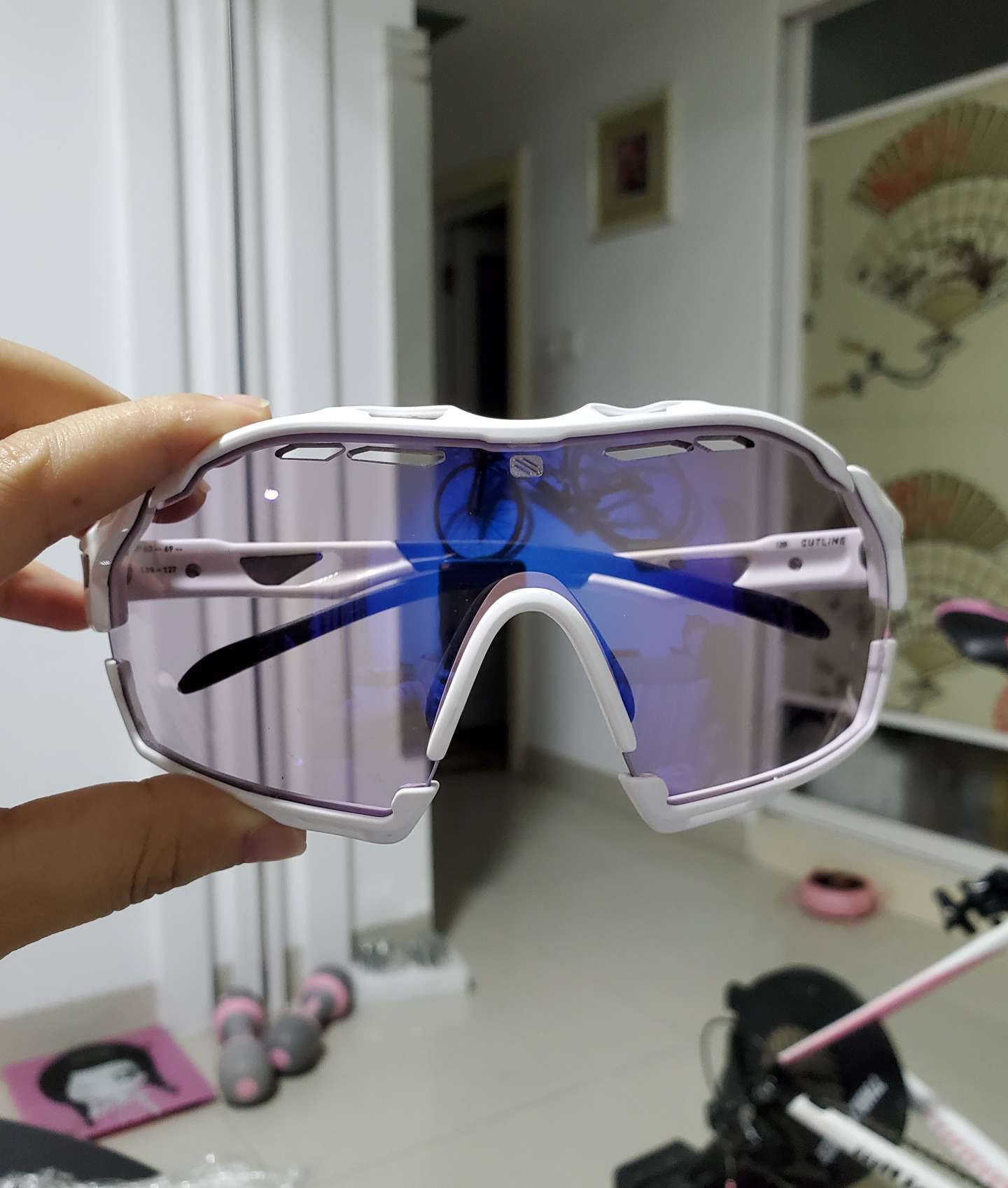 听听骑行美女怎么说!_眼镜