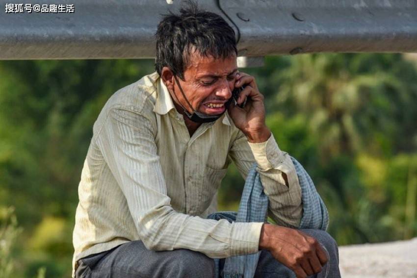 原创印度移民悲剧缩影:哭泣男子背后的故事,只想见他垂死的儿子