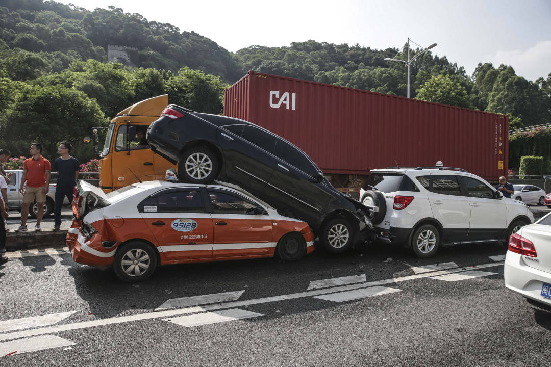 如何应对前车突然急刹车致追尾?