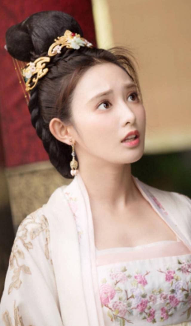 《灵魂摆渡》多年后,主角不温不火,女配角们却是火得一塌糊涂_彭小苒