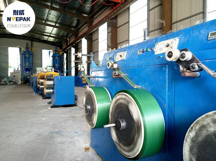 比如pet塑钢带尺寸不符合规范的话就容易出现打包机卡机或者不过带