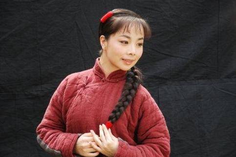 王二丫的是央视的节目,背后可以看到她多年以来的不断努力,在现场的