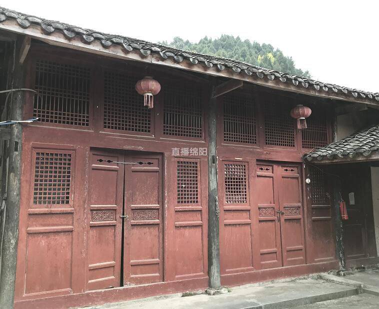 该民居建于清康熙二十一年(1682,原名桅杆湾府宅,又名张勉行府宅.