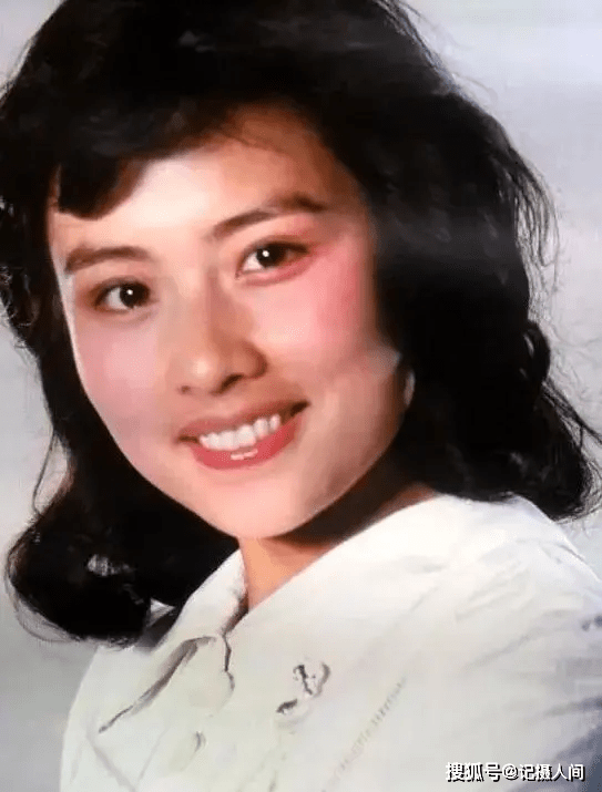 老照片1982年的掛曆12位女明星魅力歷久彌新