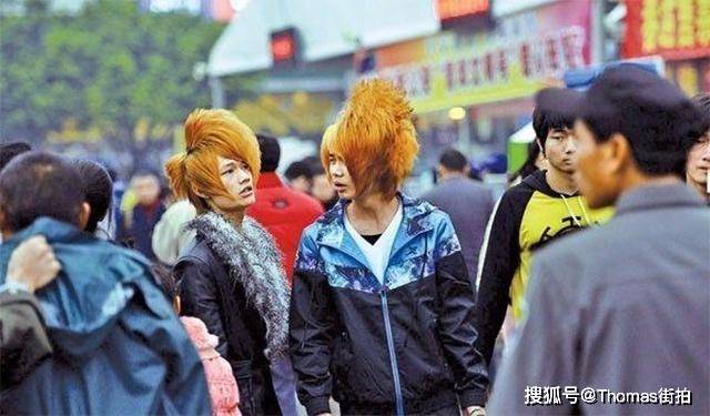 00年代的这个十年间,国内又开始制造自己的明星偶像.