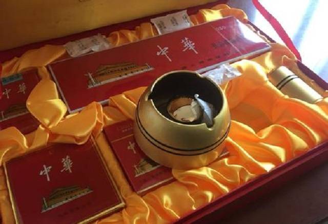 领导父亲过寿我送两条烟被打脸不懂这3个送礼忌讳脸色铁青