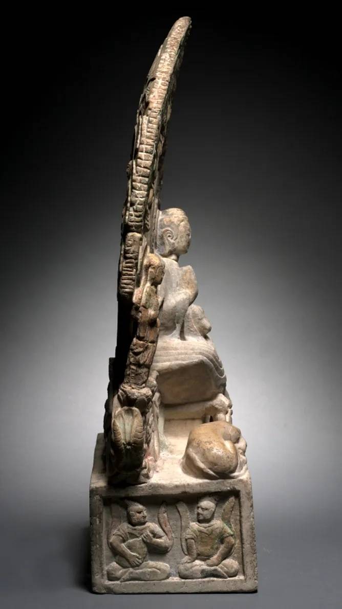 罕见的北齐石雕交脚弥勒佛像