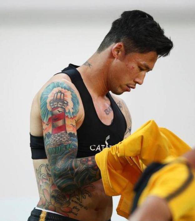 让人看上去就是有点不舒服,武磊作为90后球员,却没有一点纹身,就这一