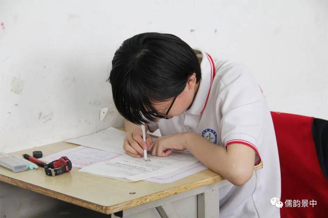 【高考季】你伏案疾笔的身影最美---二模开考!_模拟考试