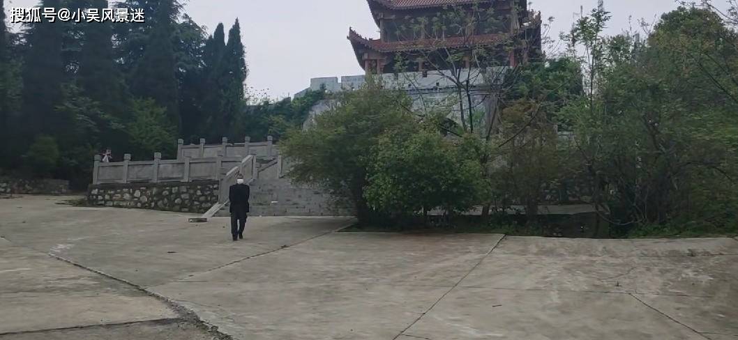 東寶山公園從古至少依然是荊門市一處知名的景點,具有很高的歷史研究