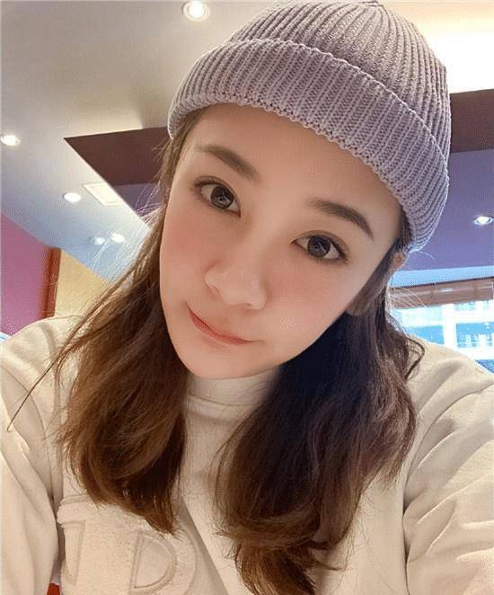 曹云金前妻唐菀离婚后首发声复出拍戏转移悲伤