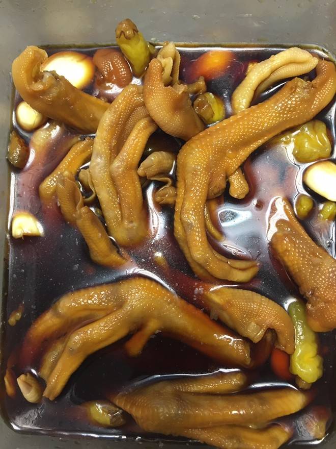 「酸甜辣的泡鸭爪」名门泽佳:简单又适合天热的时候做的爽口凉菜_冷藏