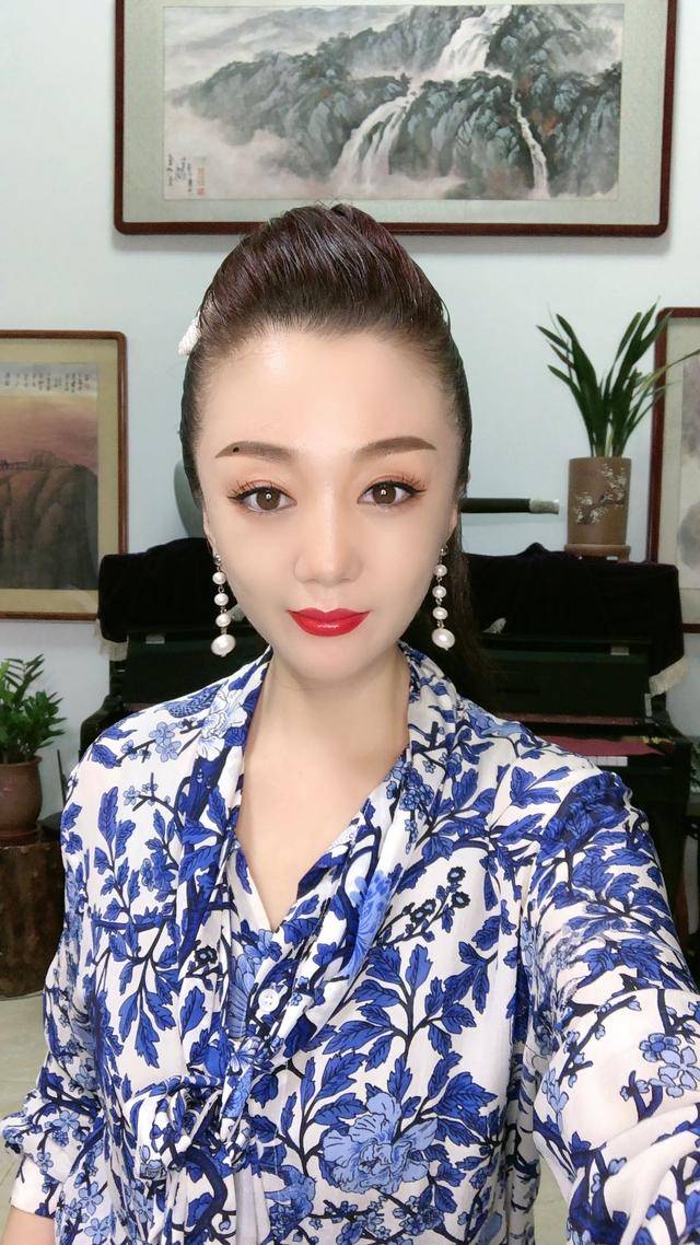 华语天地的快手才艺女主播可心儿