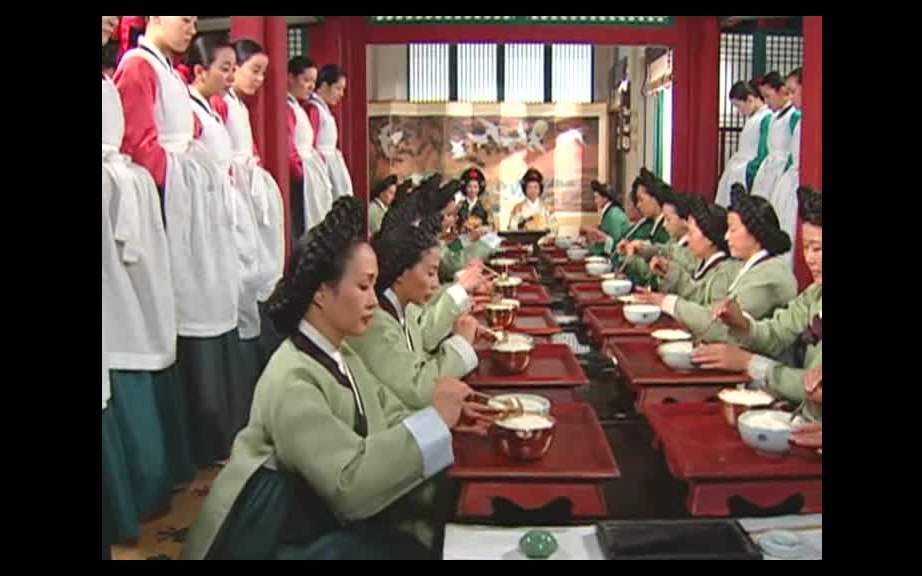 那一年风靡亚洲的《大长今》把朝鲜皇朝的御厨各处展示得淋漓尽致