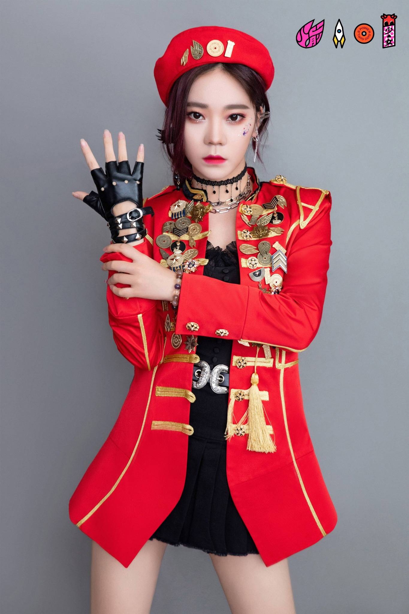 火箭少女最后的公开舞台全员红黑打歌服小彩虹穿吊带袜抢尽风头