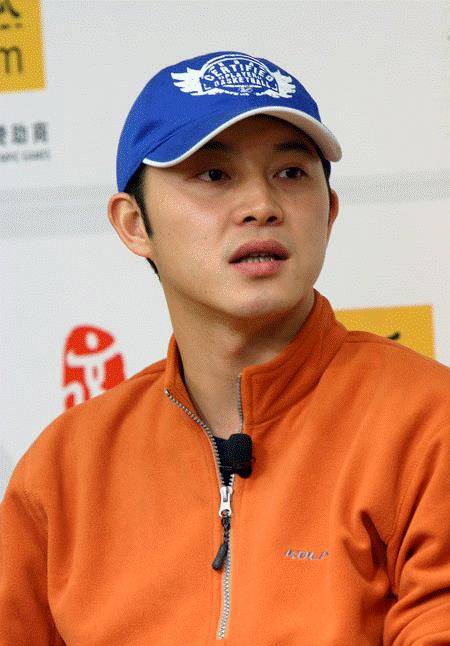 原创武林外传吕秀才喻恩泰公然揩油女星就连人妇应采儿都不放过