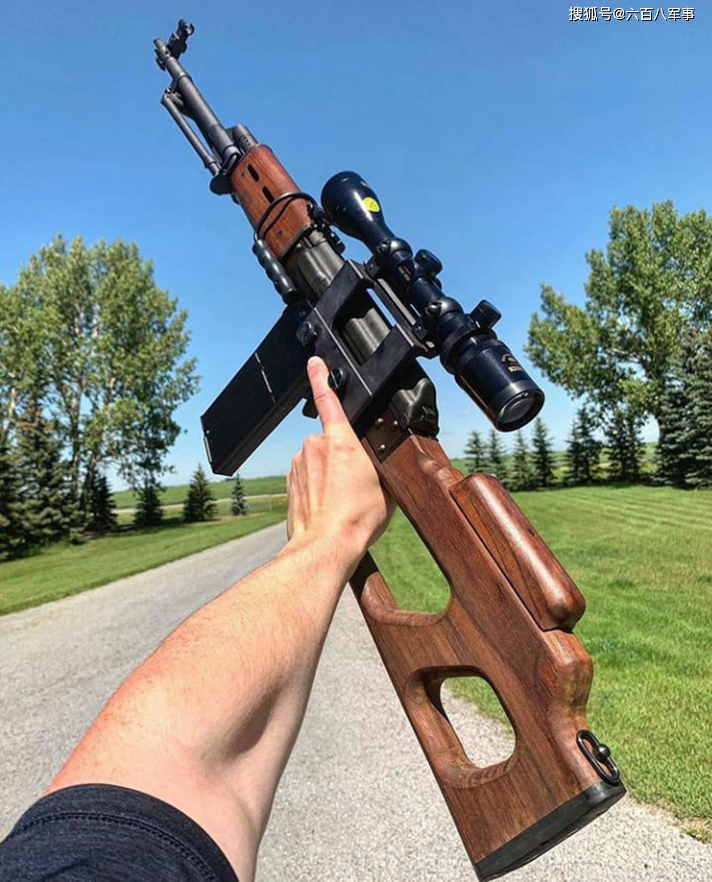 1/ 9 轻武器欣赏,这些枪拿在手里,才能对它们的尺寸有概念 轻武器欣赏