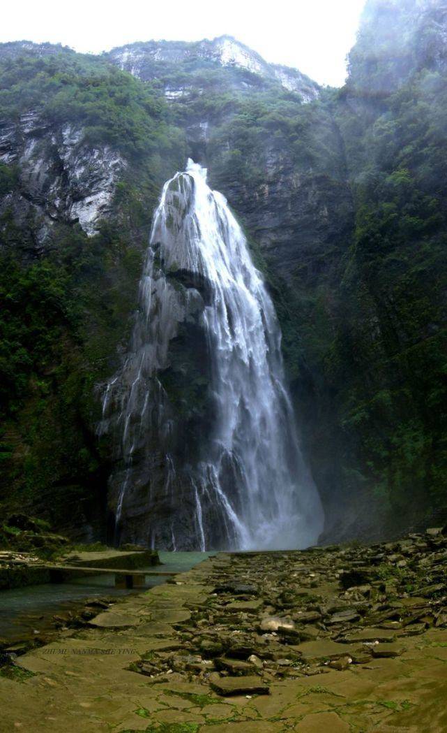 兰山公园瀑布图片