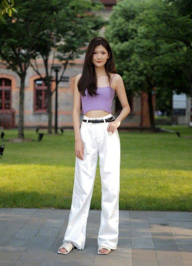 原创夏天怎么能少得了露脐装呢?配裤子或裙子魅力十足,还能显腿长