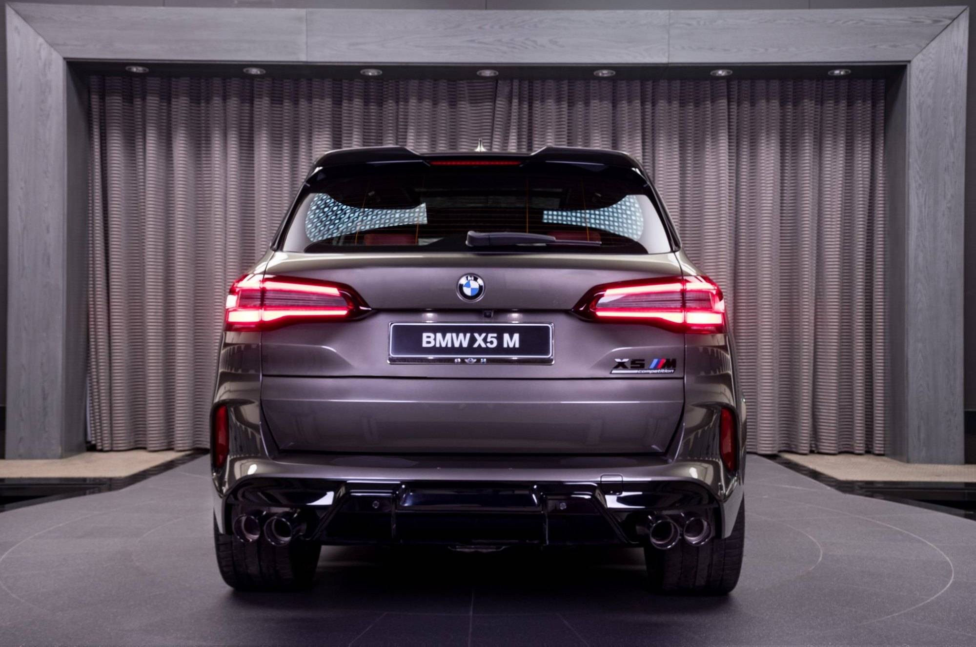 世界上最快的suv之一,2020款宝马x5 m雷霆版,配曼哈顿绿色金属漆,售