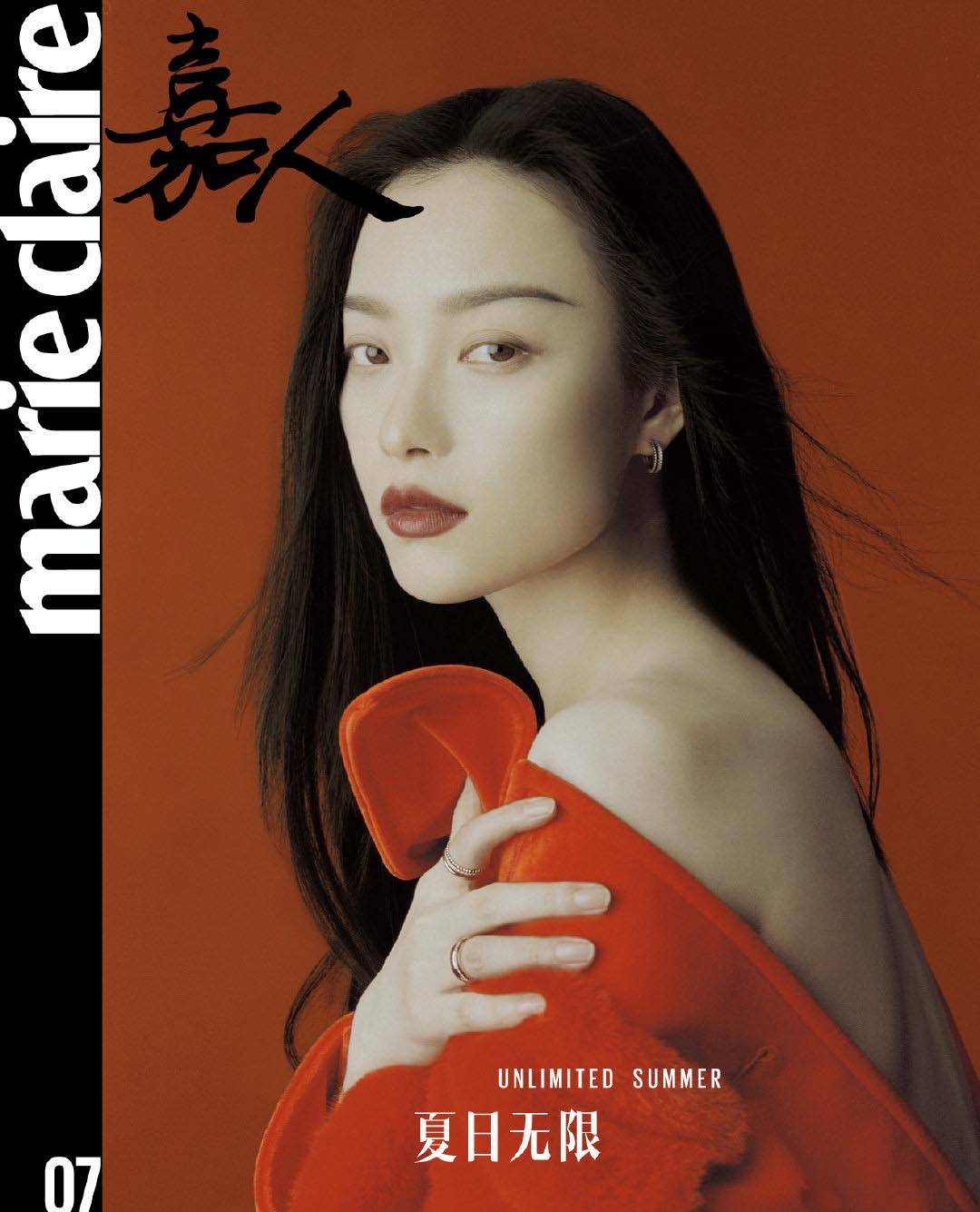 倪妮再登嘉人封面裸背造型让人惊艳堪比艺术品