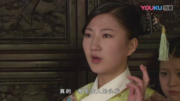 后来甄嬛在花园中和皇上偶遇,两次相见之后皇上就破例加封甄嬛为贵人