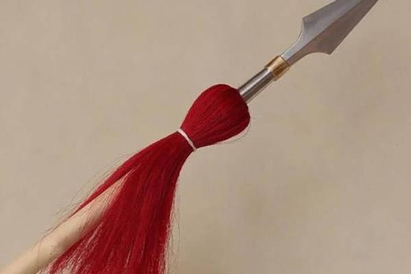 原创为何古代长枪上要绑一簇红缨?并非为好看,等刺中敌人你就明白了!