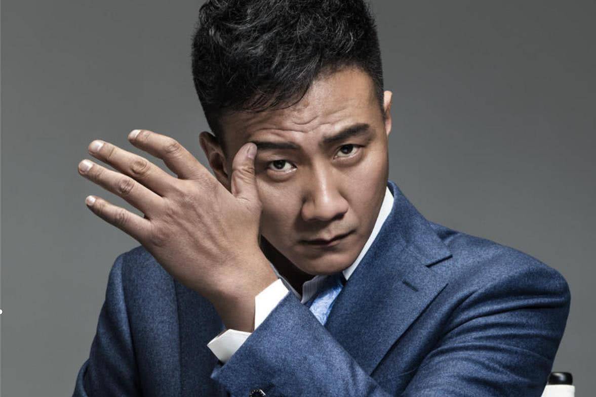 胡军本人是一个正直的人,因此也特别适合扮演一个侠义的人.